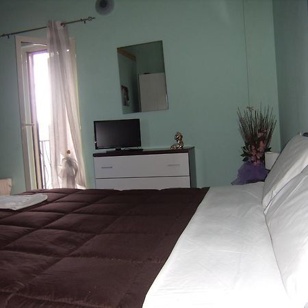 Casa Vacanza La Rondine วัลมนโตเน ภายนอก รูปภาพ
