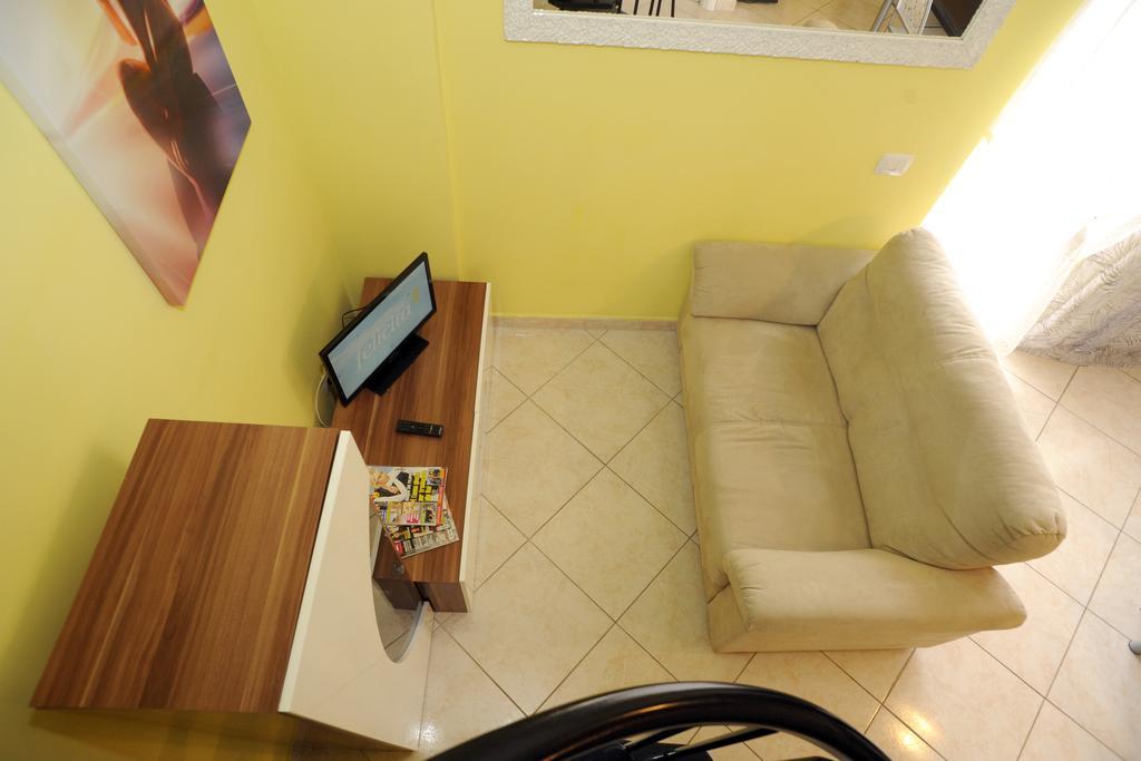 Casa Vacanza La Rondine วัลมนโตเน ภายนอก รูปภาพ