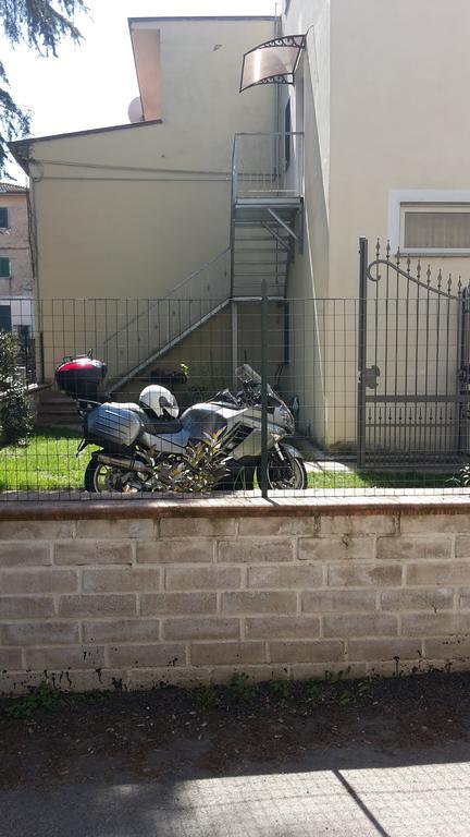 Casa Vacanza La Rondine วัลมนโตเน ภายนอก รูปภาพ