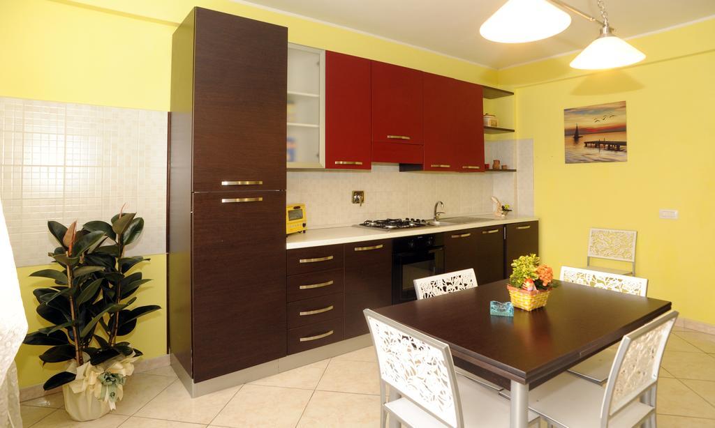 Casa Vacanza La Rondine วัลมนโตเน ภายนอก รูปภาพ