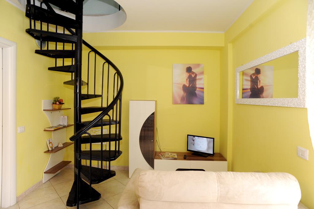 Casa Vacanza La Rondine วัลมนโตเน ภายนอก รูปภาพ