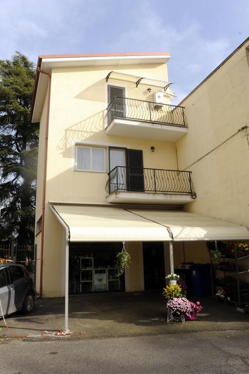 Casa Vacanza La Rondine วัลมนโตเน ภายนอก รูปภาพ