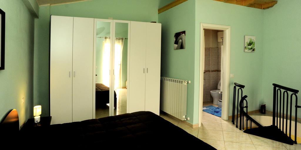 Casa Vacanza La Rondine วัลมนโตเน ภายนอก รูปภาพ