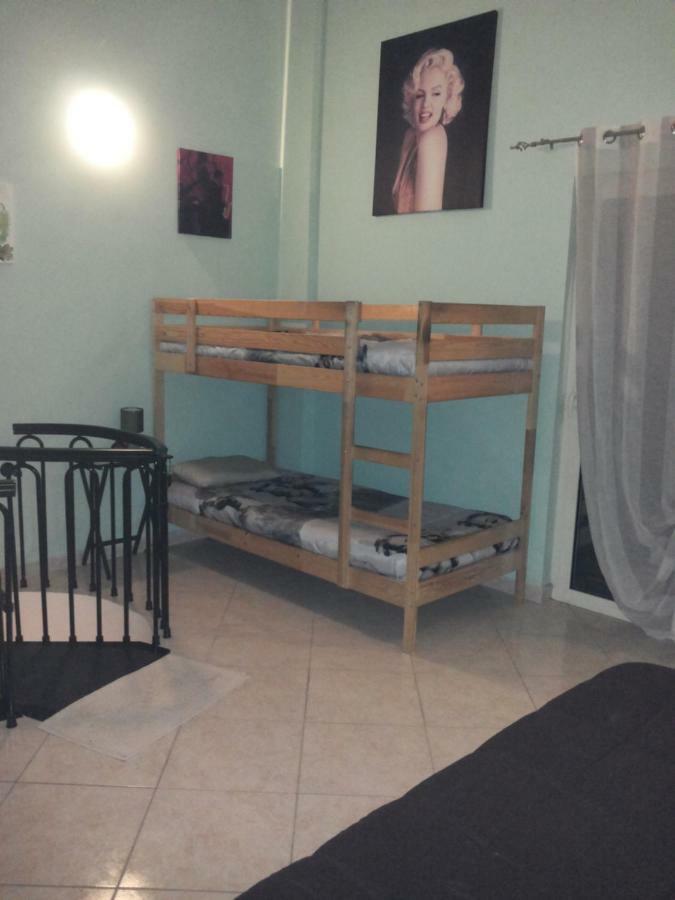 Casa Vacanza La Rondine วัลมนโตเน ภายนอก รูปภาพ